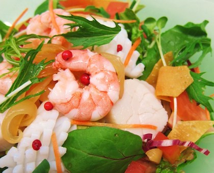 海鮮と生野菜の中華風サラダ